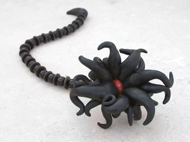 Angry Flower, 7″ x 31″, sculpture by Tania Dibbs